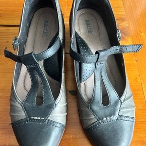 Earth small heels size 8.5